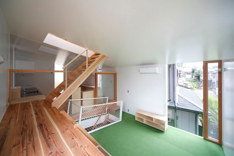 yaneura design sets hagoromo house amid neighboring homes