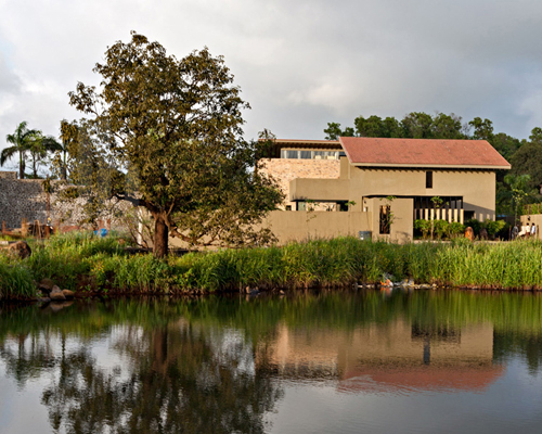 abraham john architects opens indian monsoon retreat to nature