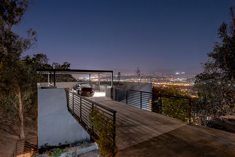 anonymous architects reverses the traditional home