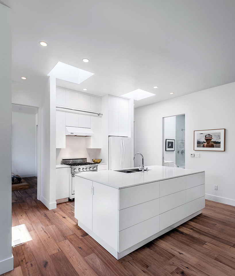 anonymous architects reverses the traditional home