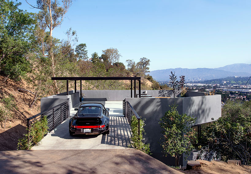 anonymous architects reverses the traditional home