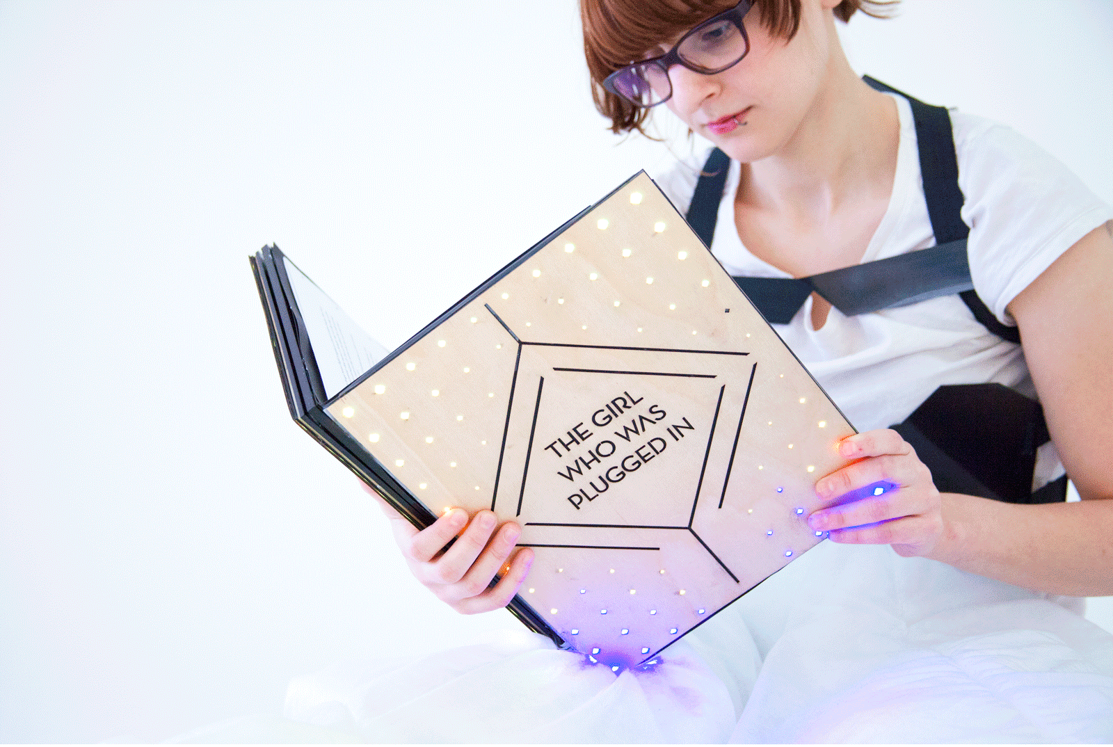 MIT academics design book that lets readers feel the protagonist's pain