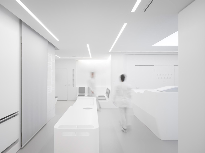 bureauhub lines white space orthodontic clinic in Corian®