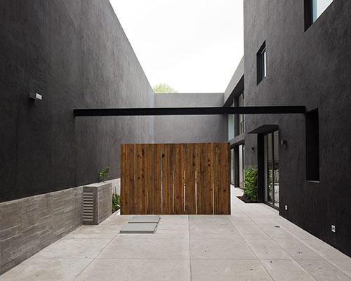 a look inside DCPP arquitectos' cerrada reforma 108 house