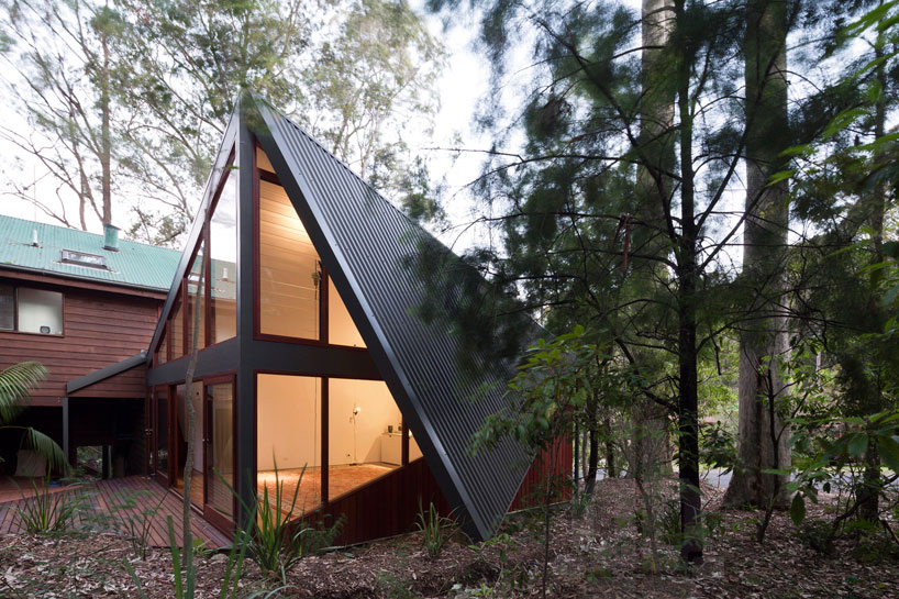 fearns-studio-south-durras-house-designboom01