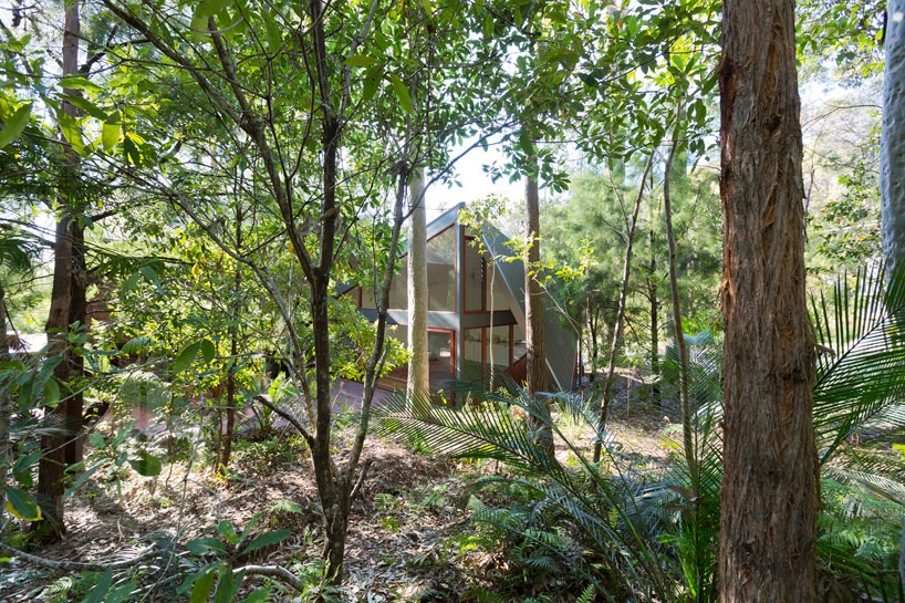 fearns-studio-south-durras-house-designboom02