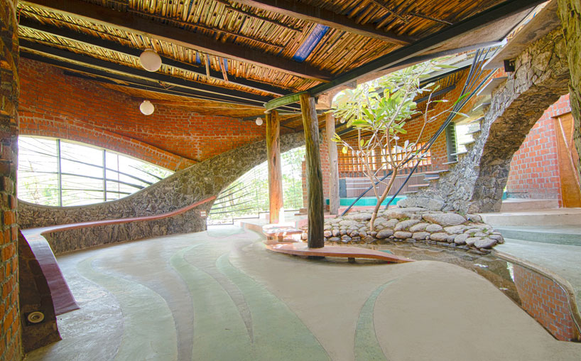 i.STUDIO architecture double curves brick house near mumbai