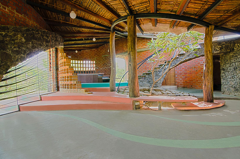 i.STUDIO architecture double curves brick house near mumbai