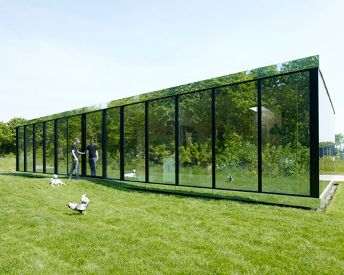 reflective mirror house by johan selbing + anouk vogel 