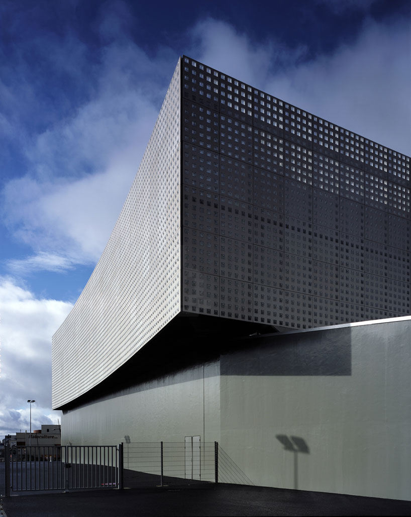 le prisme multi-purpose hall by brisac gonzalez architects