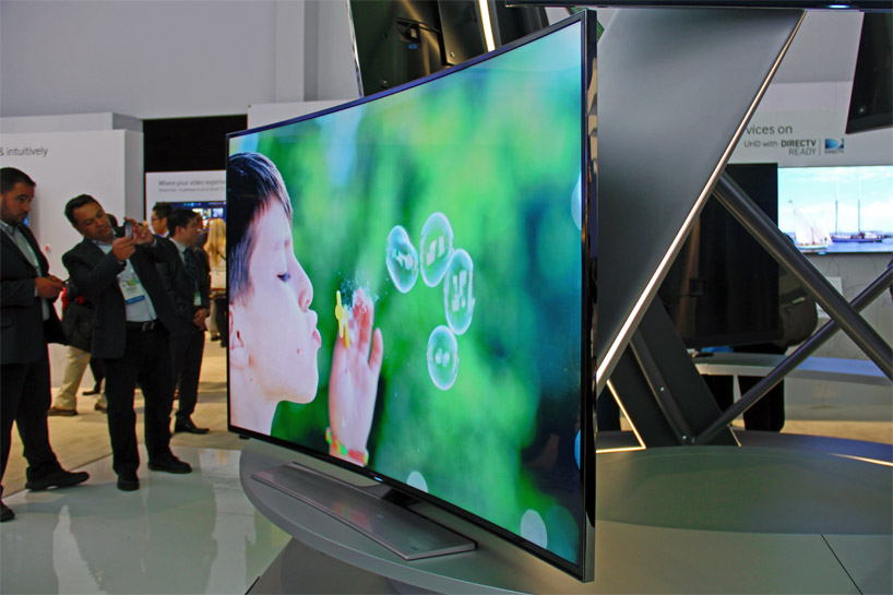 Samsung presenta el primer televisor con pantalla curva en la CES