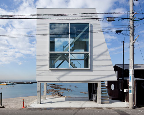 vast openings expose window house by yasutaka yoshimura