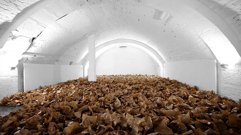 zimoun-sculpts-packing-paper-with-sound-designboom-03