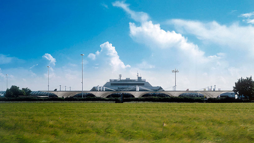 HPSA-carpark-for-linz-airport-designboom01