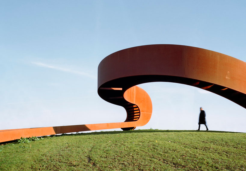 elastic perspective by NEXT architects forms a sinuous path
