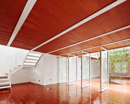 arquitectura-G wins tile of spain awards with casa luz