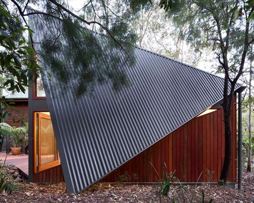 fearns studio expands folded south durras house in australia