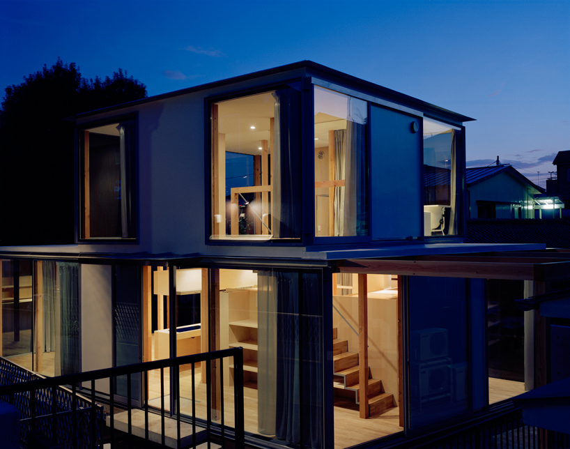 fujiwalabo builds wall-less home in japanese valley