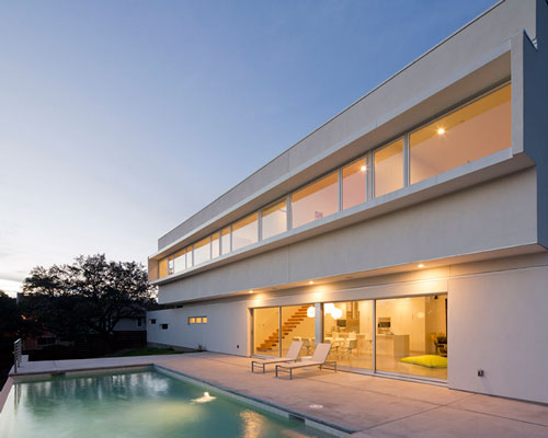 jadric architektur orients house in austin around infinity pool