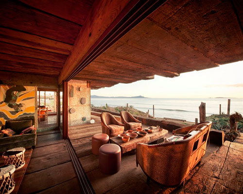 alejandro d'acosta's rayban house overlooks the pacific coast