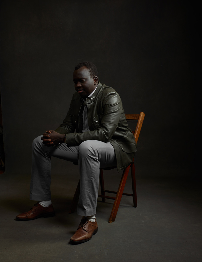 mike-mellia-captures-south-sudanese-models-that-once-were-child-soldiers-and-refugess-designboom-08