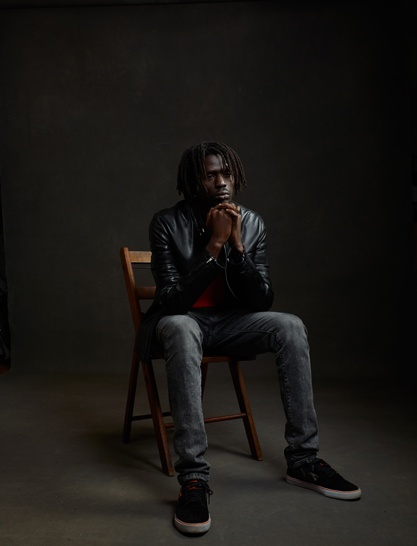 mike-mellia-captures-south-sudanese-models-that-once-were-child-soldiers-and-refugess-designboom-11