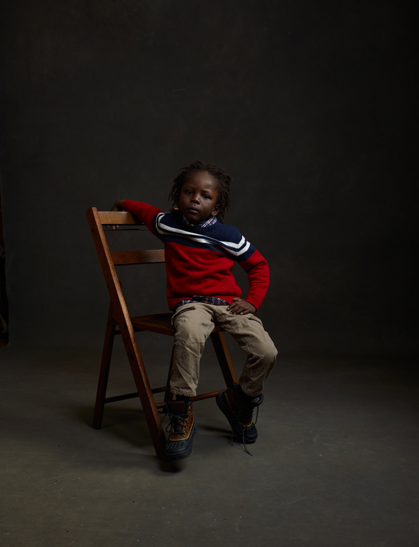 mike-mellia-captures-south-sudanese-models-that-once-were-child-soldiers-and-refugess-designboom-12