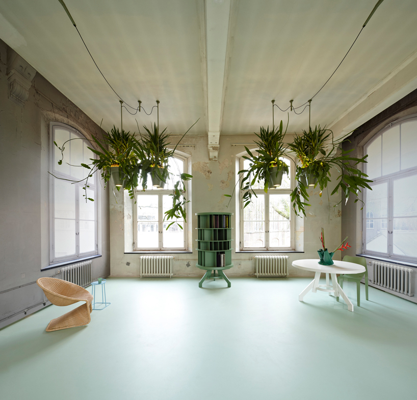 bucketlight tropical plant fixtures by roderick vos incorporates built-in powerstation