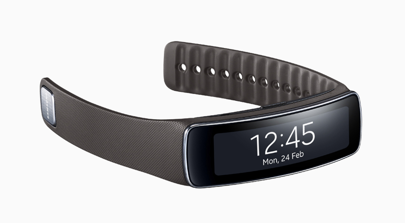 samsung presents gear fit, a smart bracelet with curved super AMOLED display
