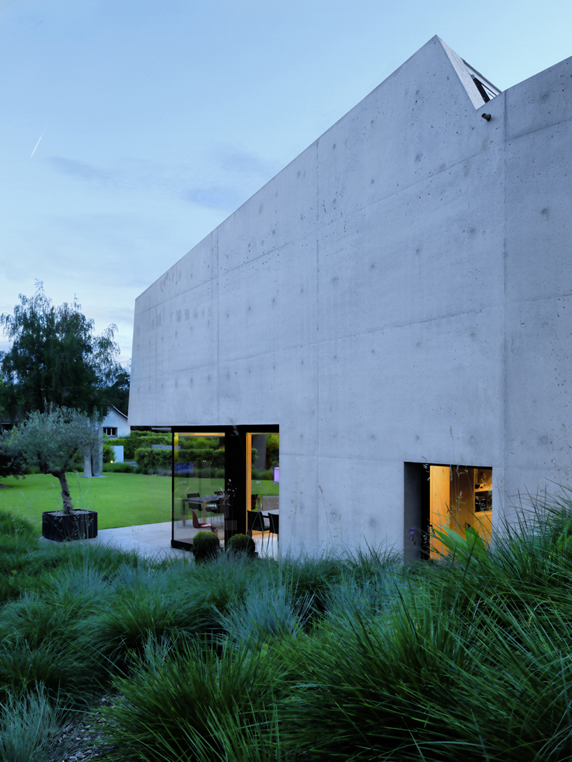 2lb_house_rapael_nussbaumer_designboom01