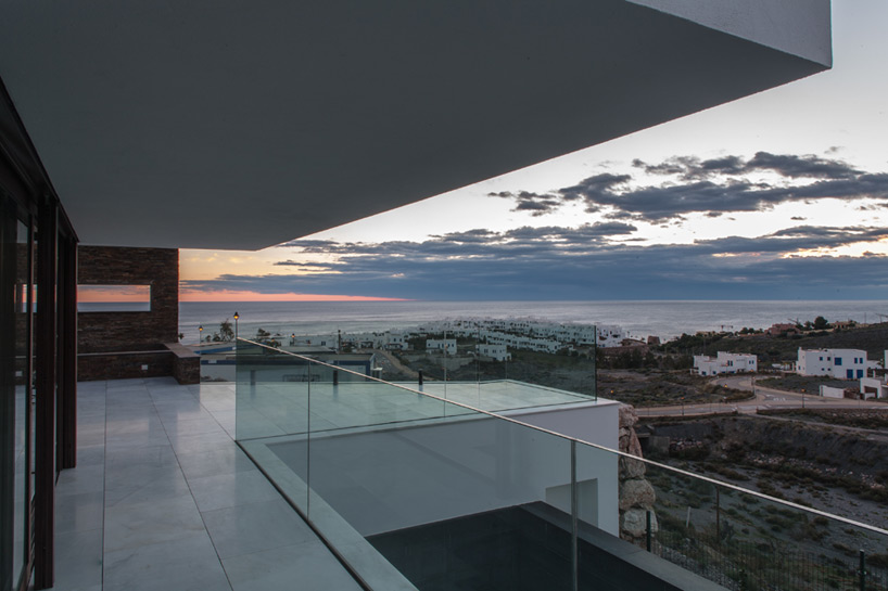 MVN arquitectos AP house designboom