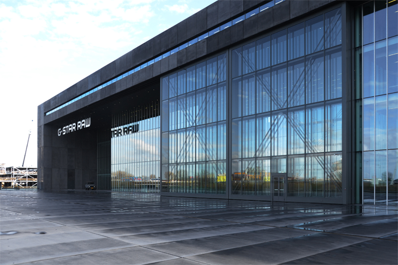OMA envisions HQ in amsterdam airport hangar