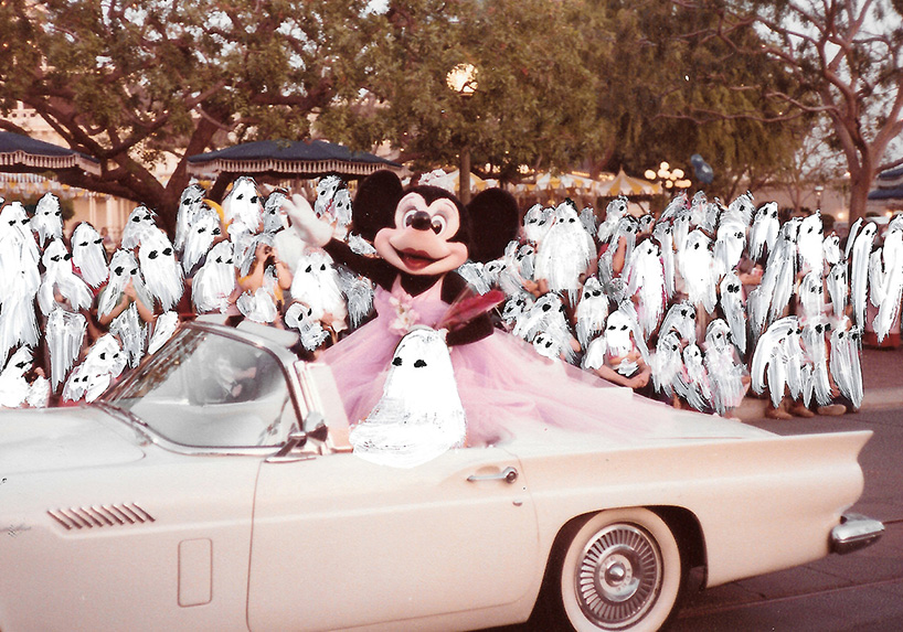 angela-deane-paints-ghosts-on-found-photos-designbom-09