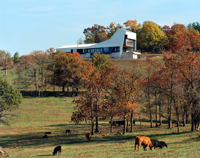 demx architecture references arkansas barns in round mountain house