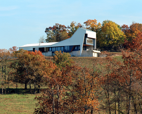 demx architecture references arkansas barns in round mountain house