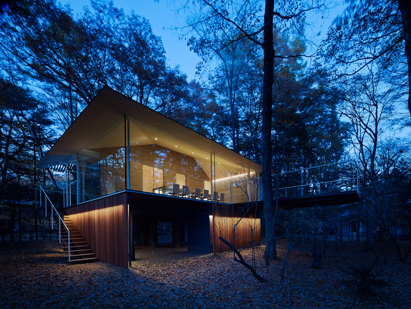 kengo kuma elevates country villa above japanese landscape
