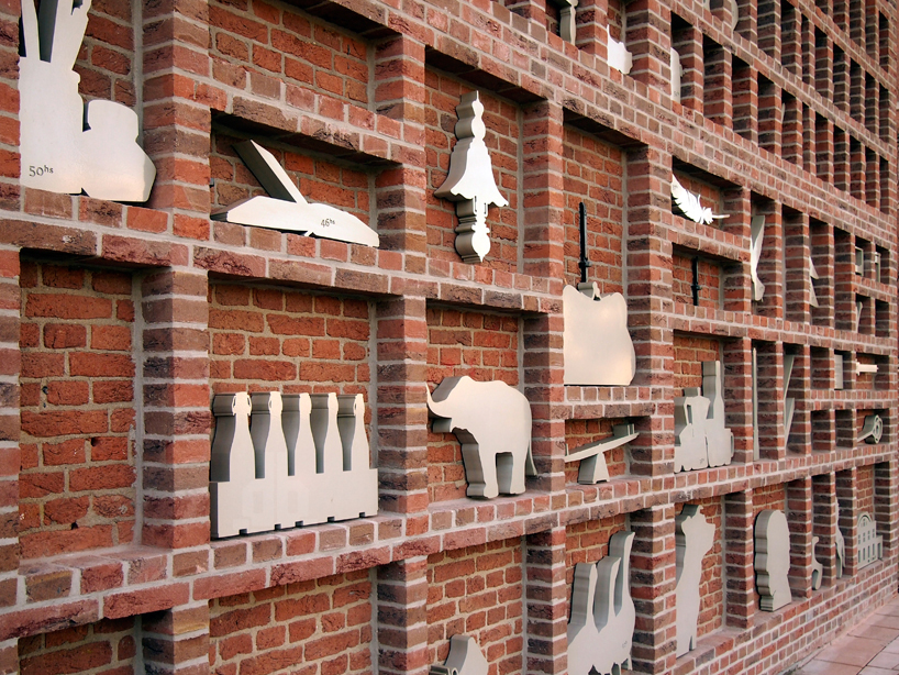 magnified_brick_type_case_studio_wessels_boer_designboom03
