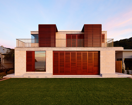 porebski architects adapts the block house to pearl beach in australia