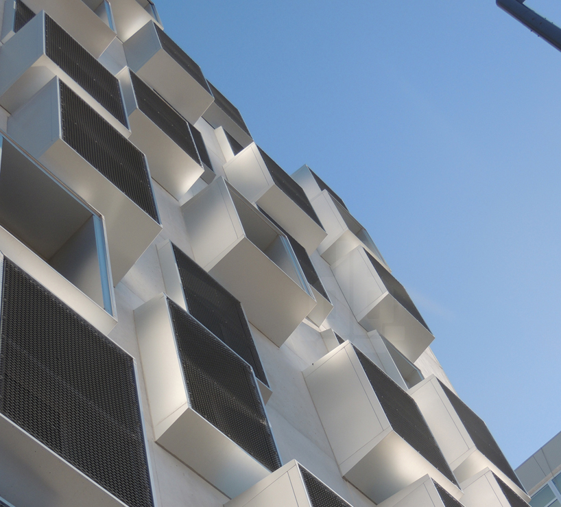 remy-marciano-hotel-bb-marseille-designboom04