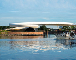 schneider + schumacher spans raunheim harbor with olhafen bridge