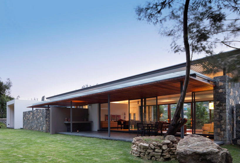 srinivasan-house-in-the-hills-kodaikanal-designboom02