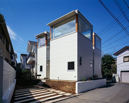 umbre architects completes house in tutujigaoka, japan