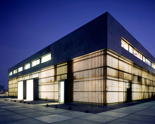 evelo architecten illuminates g-sussindustries headquarters in amsterdam