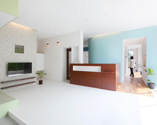 ALTS design office transforms kitaoji clinic in kyoto