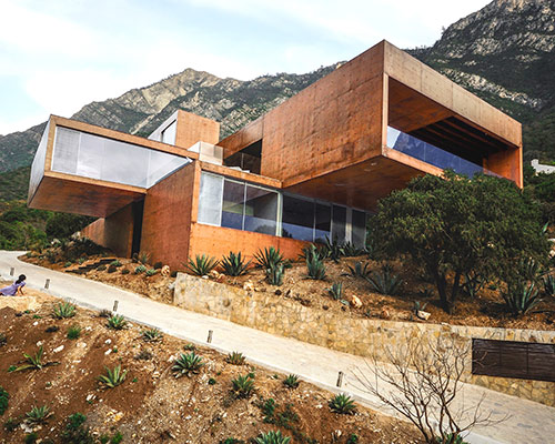p+0 architecture cantilevers casa narigua over the mountains of northern mexico
