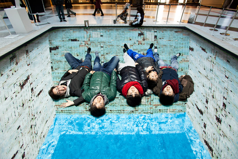 jeroen bisscheroux tricks the eye with pool loss of color