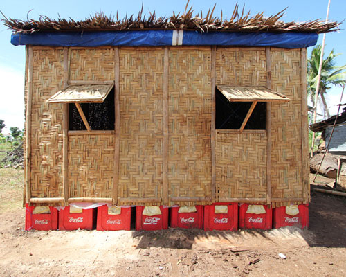 shigeru ban constructs paper log house in the philippines