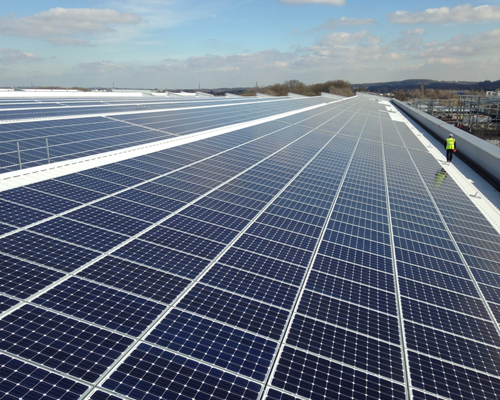 jaguar land rover installs UK's largest rooftop solar panel array
