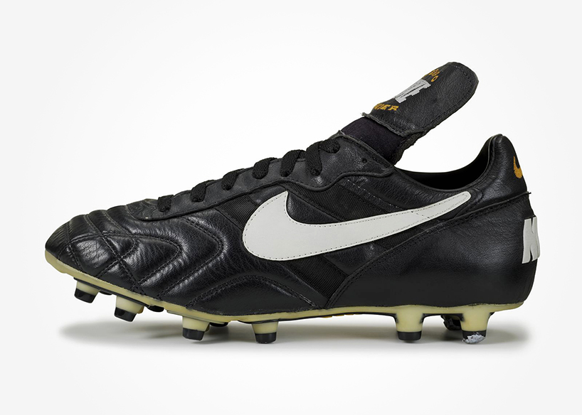 nike original football shoes