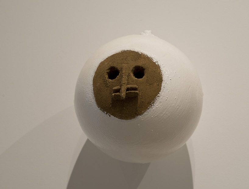 Idolio Monospheron Dichromon 2014, Theo Michael